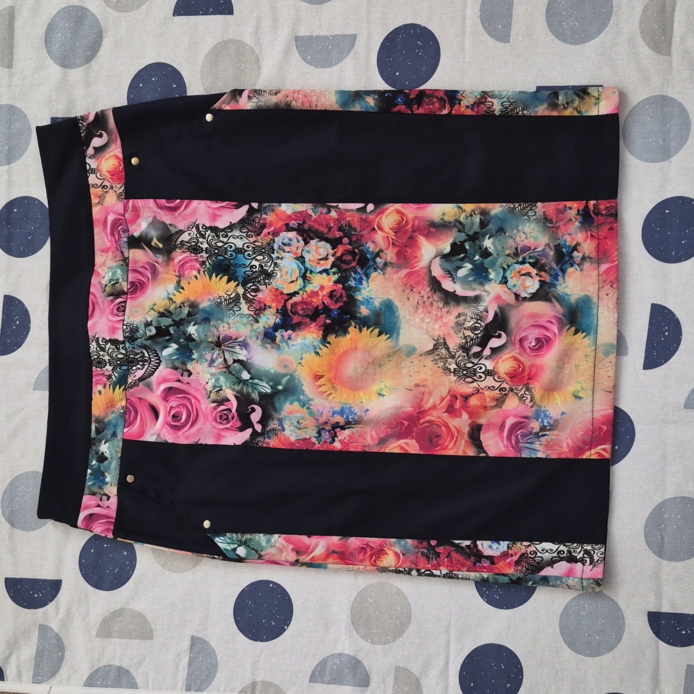 Women's Navy and Floral Print Skirt with Pockets Size 48 See Measurements